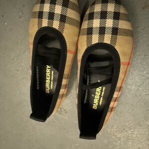 Burberry ballerina flats kids.